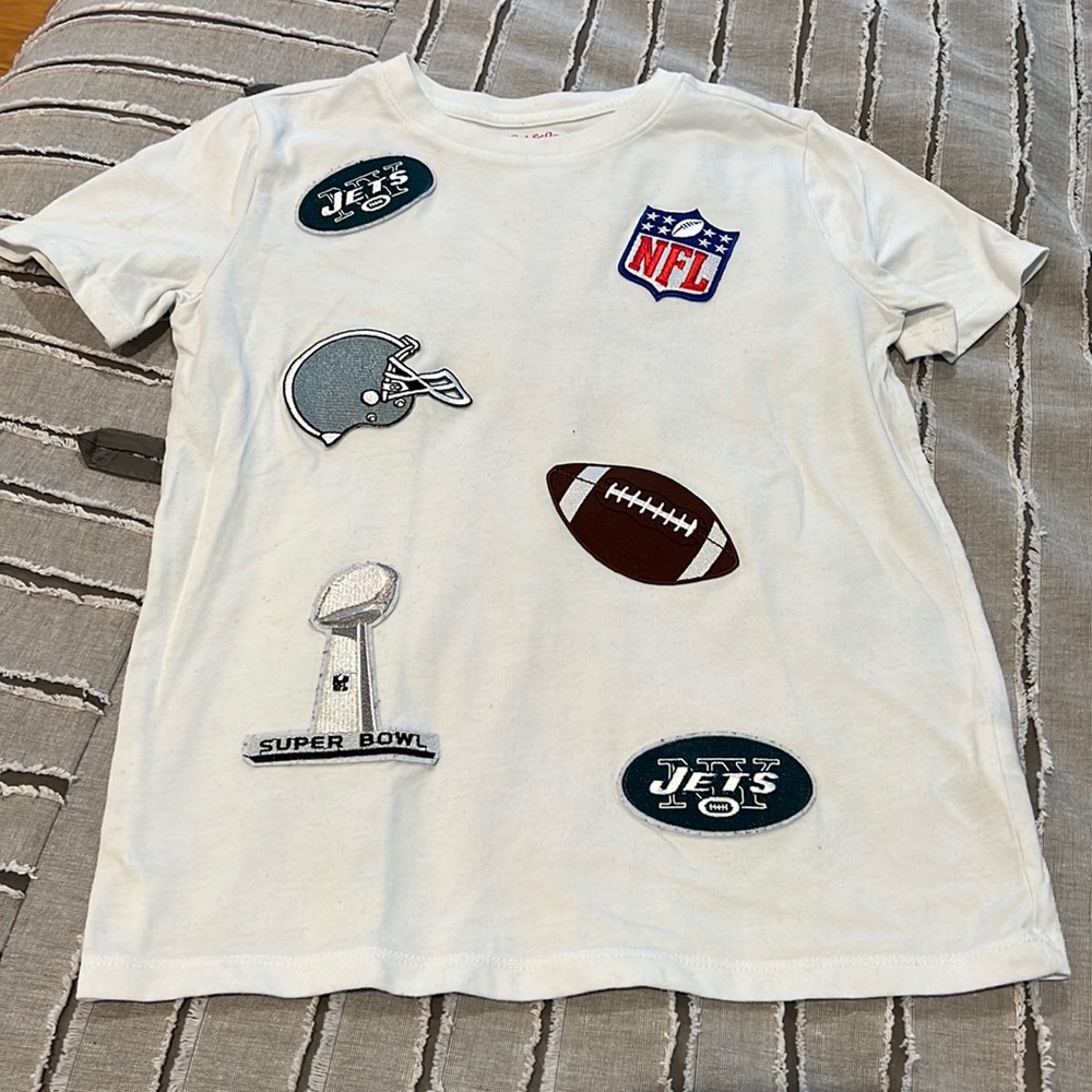 Boys Size M 8/10 white t-shirt with football patches - NEW YORK JETS